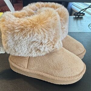 NWT- tan Kids Boots size 5